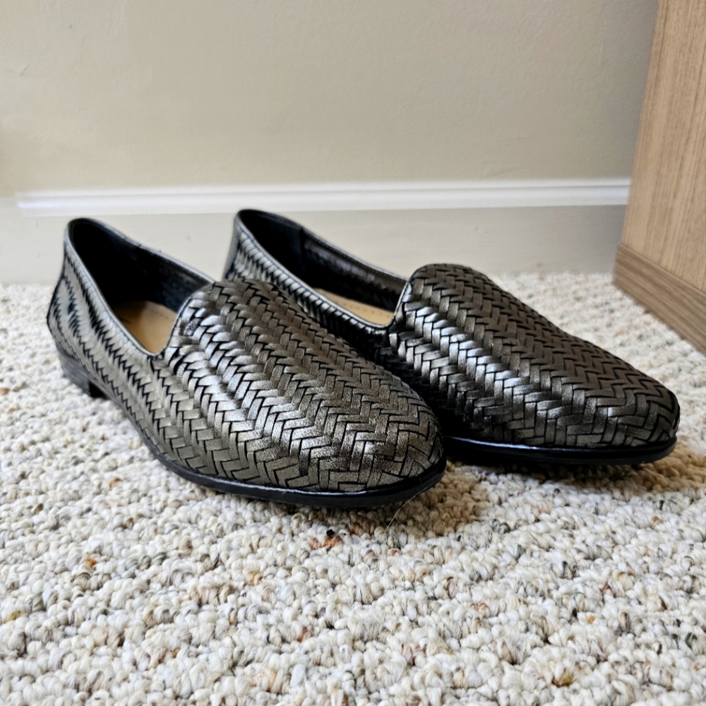 Trotters Women's Lis III Loafer